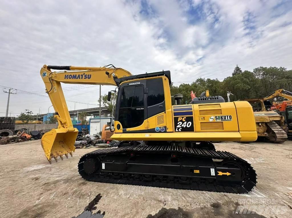 Komatsu PC 240 Paletli ekskavatörler