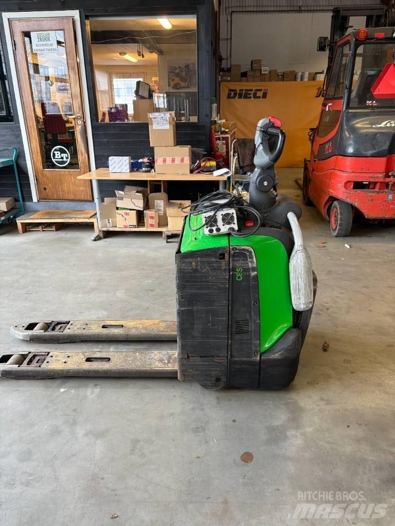 Cesab P 320 Düsük seviye platformu