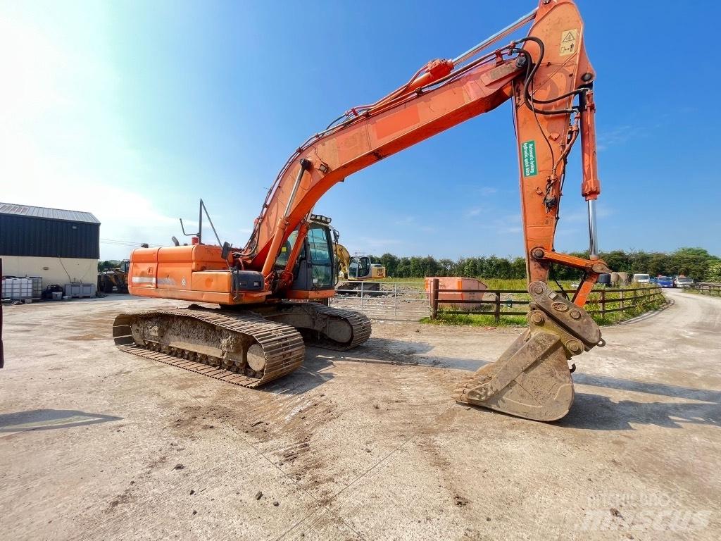 Doosan DX225 Lastik tekerli ekskavatörler