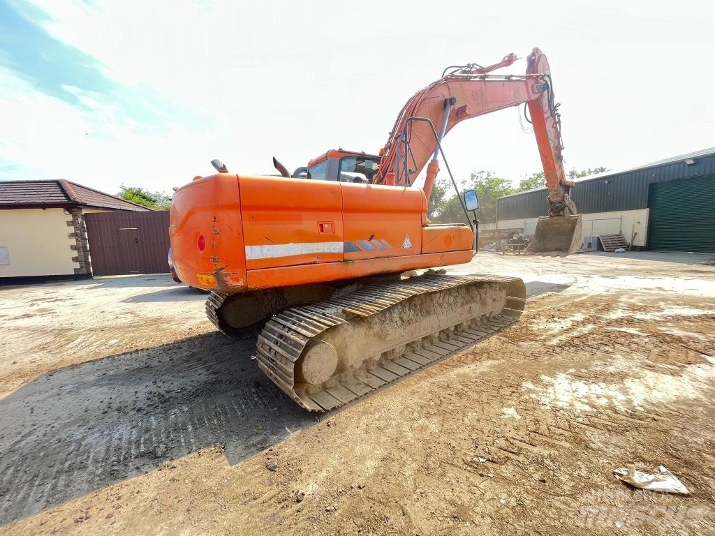 Doosan DX225 Lastik tekerli ekskavatörler
