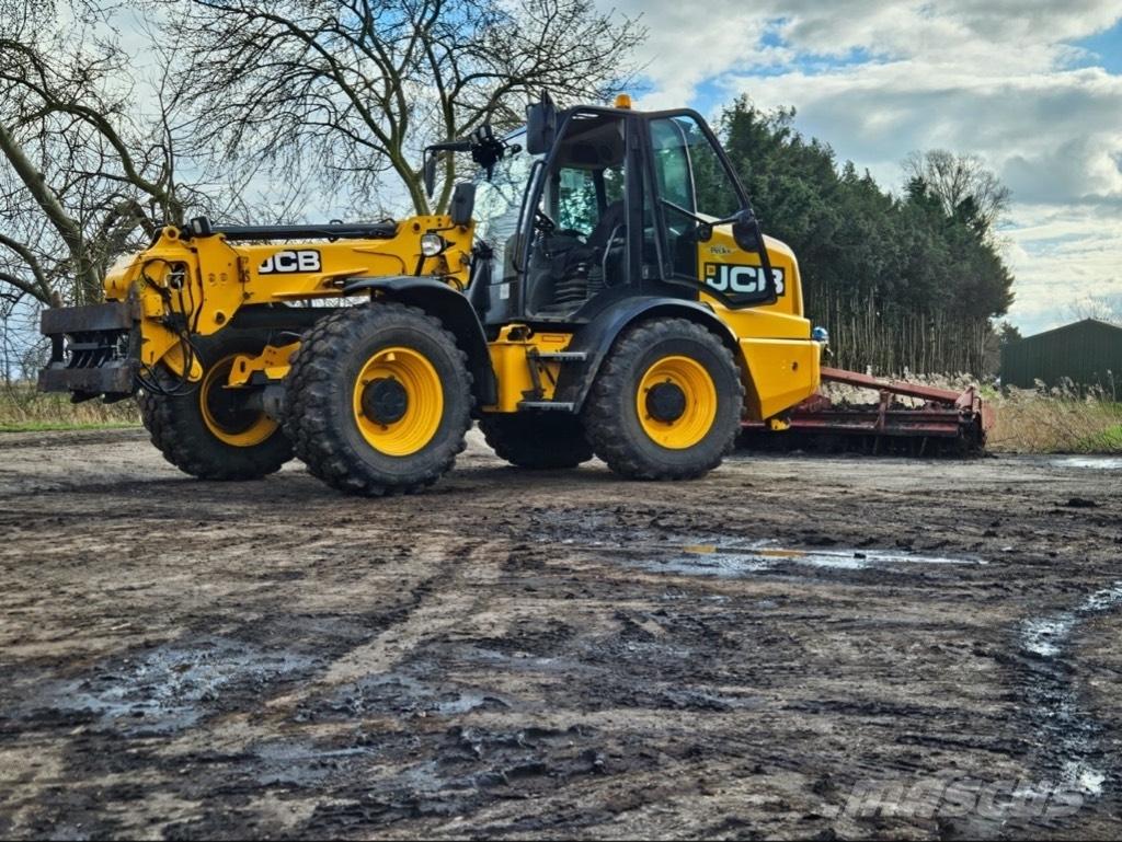 JCB TM 320 S Tarimsal teleskopik yükleyiciler