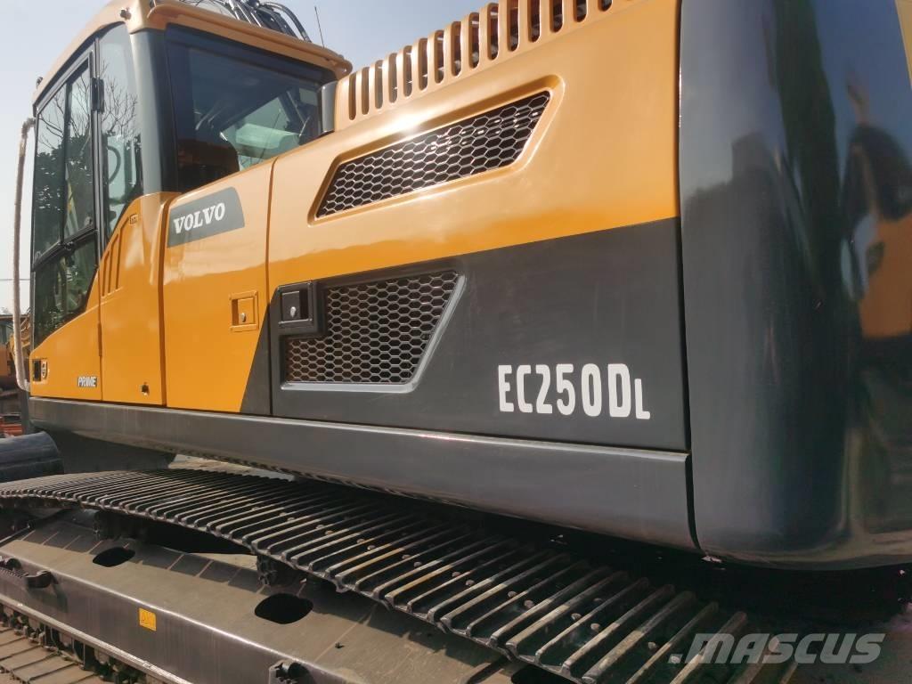 Volvo EC 250 D L Paletli ekskavatörler