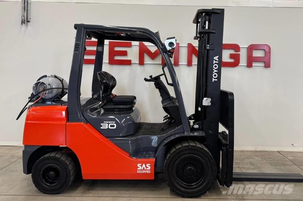 Toyota 10851 - 8FGF30 LPG'li forkliftler