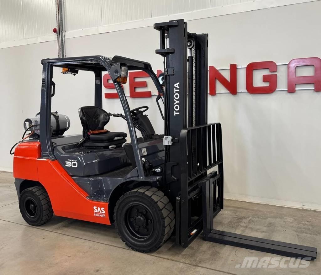 Toyota 10851 - 8FGF30 LPG'li forkliftler