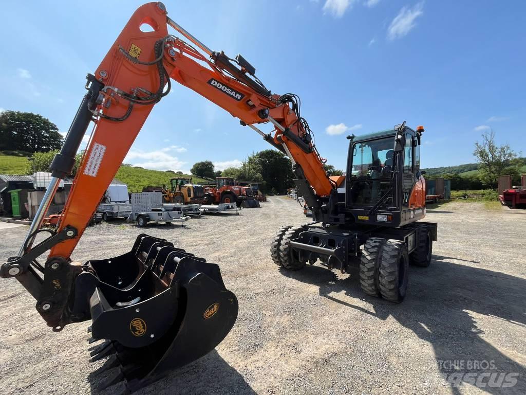 Develon DX 100 W-7 Lastik tekerli ekskavatörler