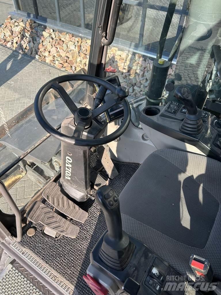 Volvo EW180E Lastik tekerli ekskavatörler