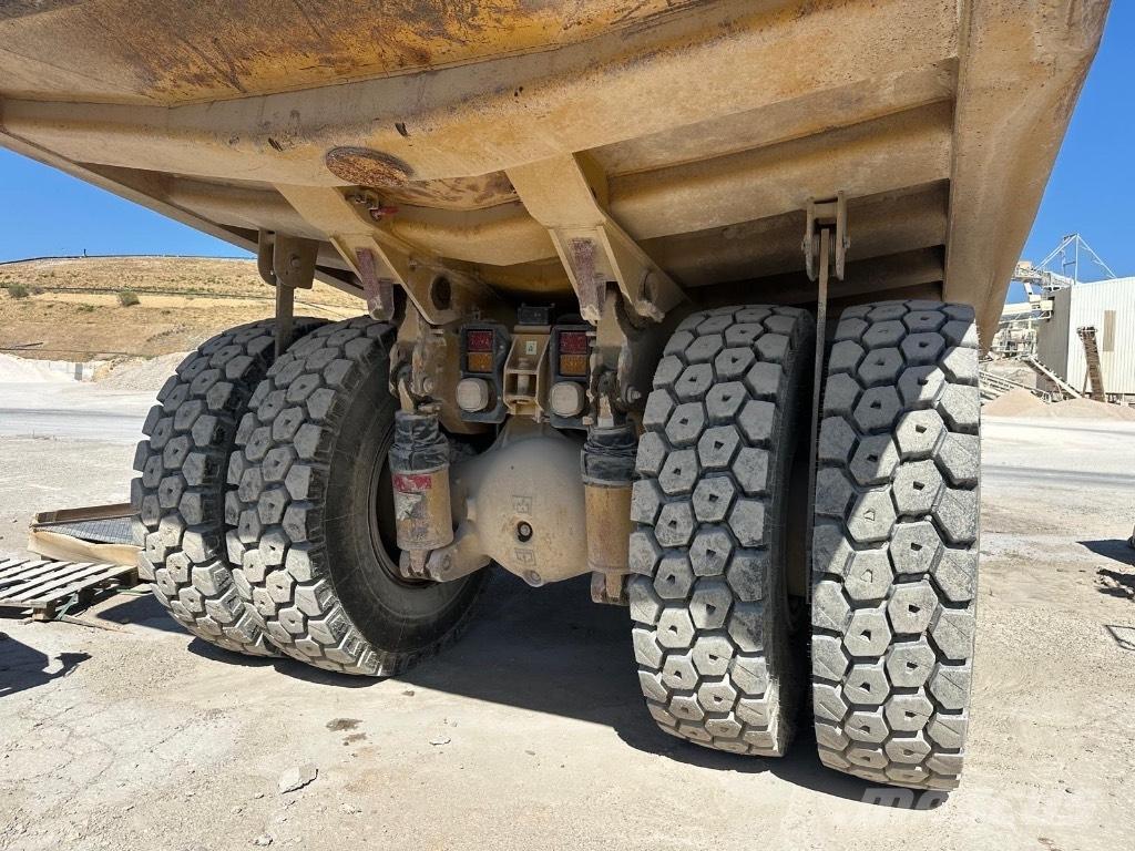 CAT 769D Yol disi kaya kamyonu