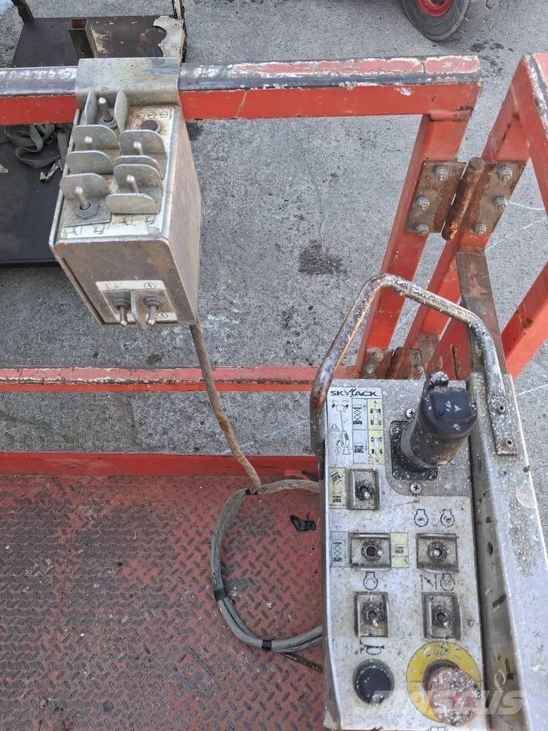 SkyJack SJ 6826 RT Makasli platformlar
