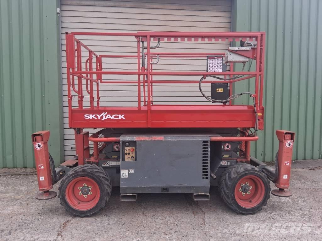 SkyJack SJ 6826 RT Makasli platformlar