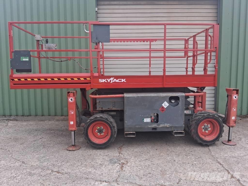 SkyJack SJ 6826 RT Makasli platformlar