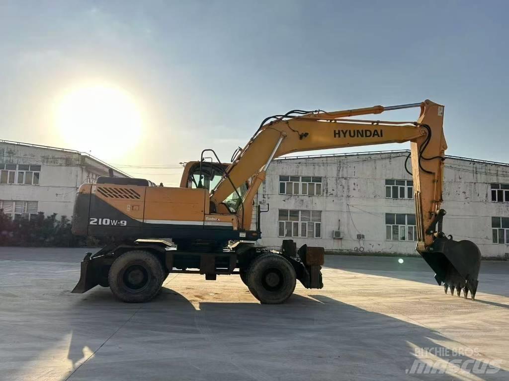Hyundai 210W-9 Lastik tekerli ekskavatörler