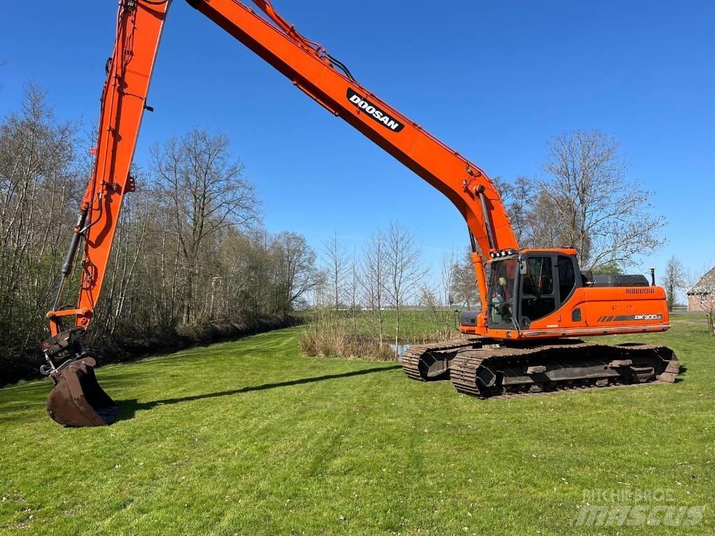Doosan DX 300 Paletli ekskavatörler