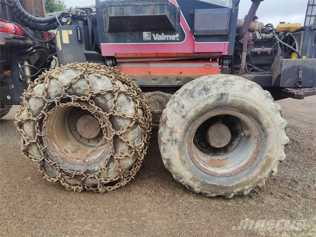 Valmet 840 Tomruk yükleyici traktörler