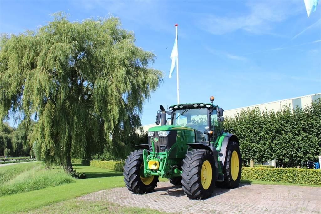 John Deere 6215R Traktörler