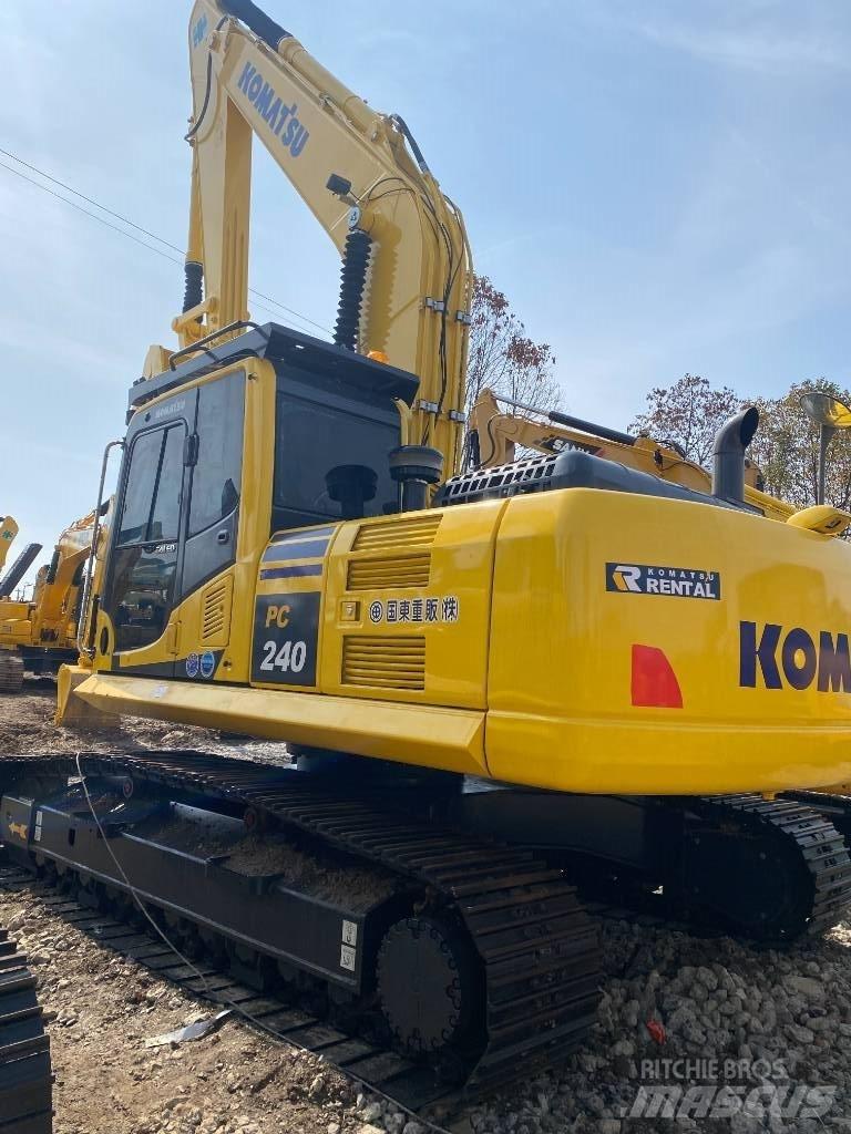 Komatsu 240LC-8 Paletli ekskavatörler