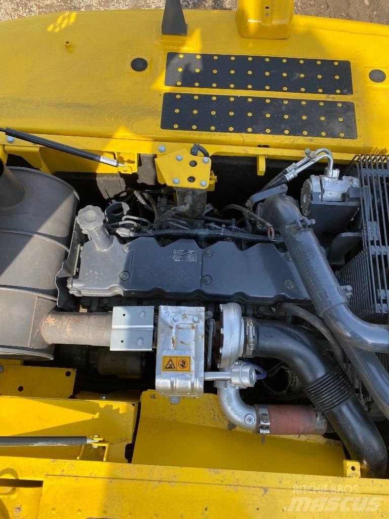Komatsu 240LC-8 Paletli ekskavatörler