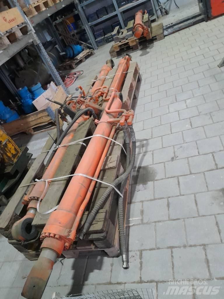Hitachi ZX 210 Paletli ekskavatörler