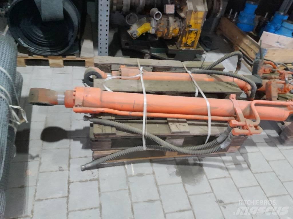Hitachi ZX 210 Paletli ekskavatörler