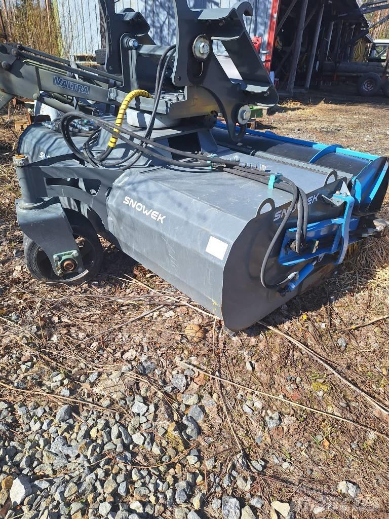 Snowek Circulus 220M Kum ve tuz serpiciler