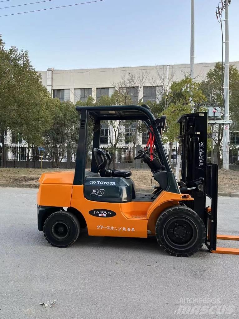 Toyota 7 FDN 30 Dizel forkliftler