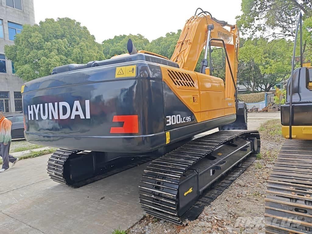 Hyundai R300LC-9S Paletli ekskavatörler