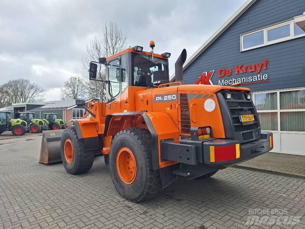 Doosan DL250 Tekerlekli yükleyiciler