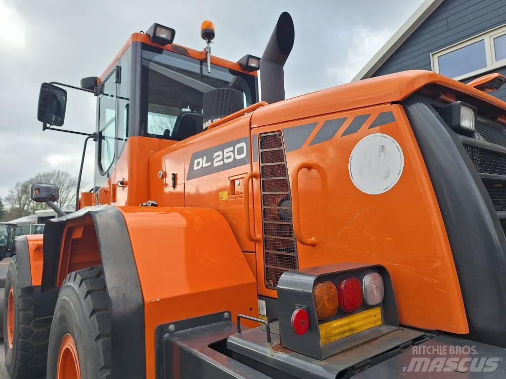 Doosan DL250 Tekerlekli yükleyiciler