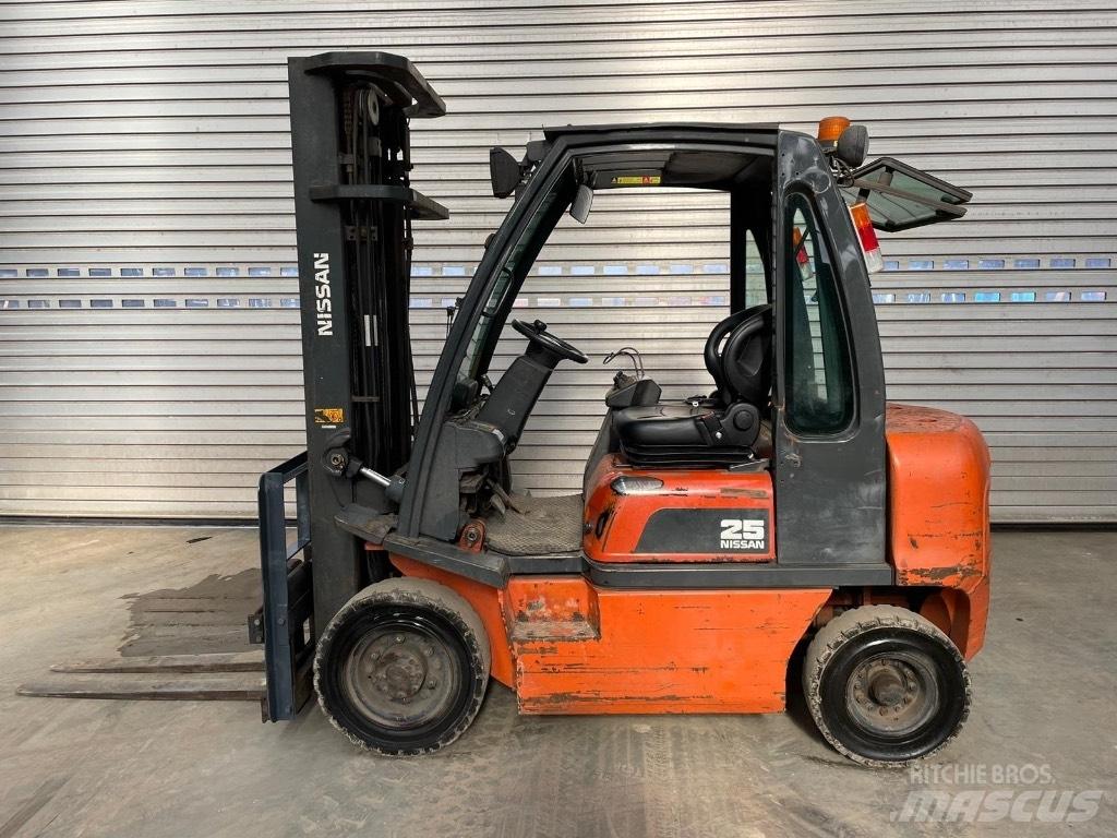 Nissan 25 Dizel forkliftler