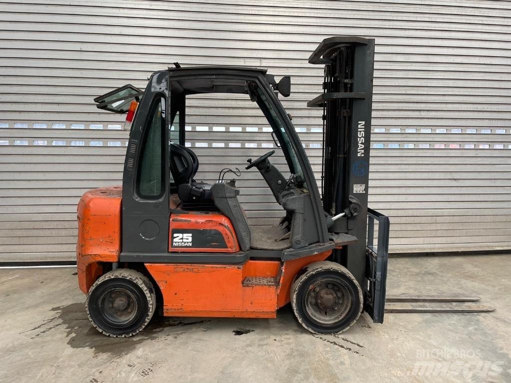 Nissan 25 Dizel forkliftler