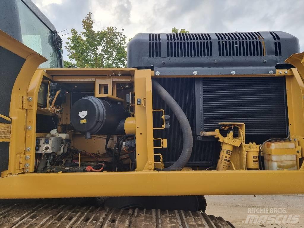 CAT 330 D Paletli ekskavatörler