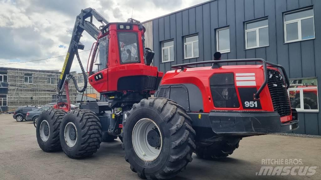 Komatsu 951 Biçerdöverler