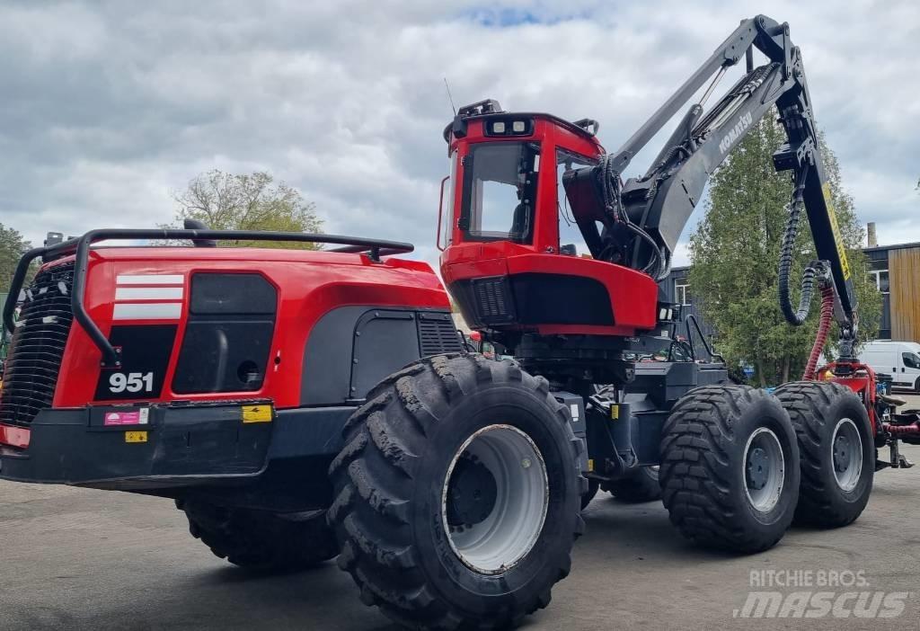 Komatsu 951 Biçerdöverler