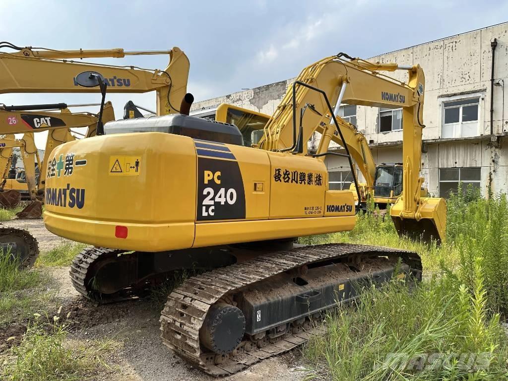 Komatsu PC240-8 Paletli ekskavatörler