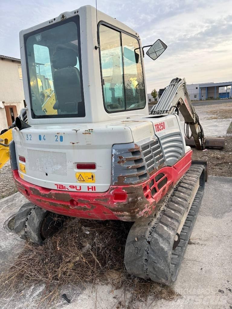 Takeuchi TB250 Mini ekskavatörler, 7 tona dek