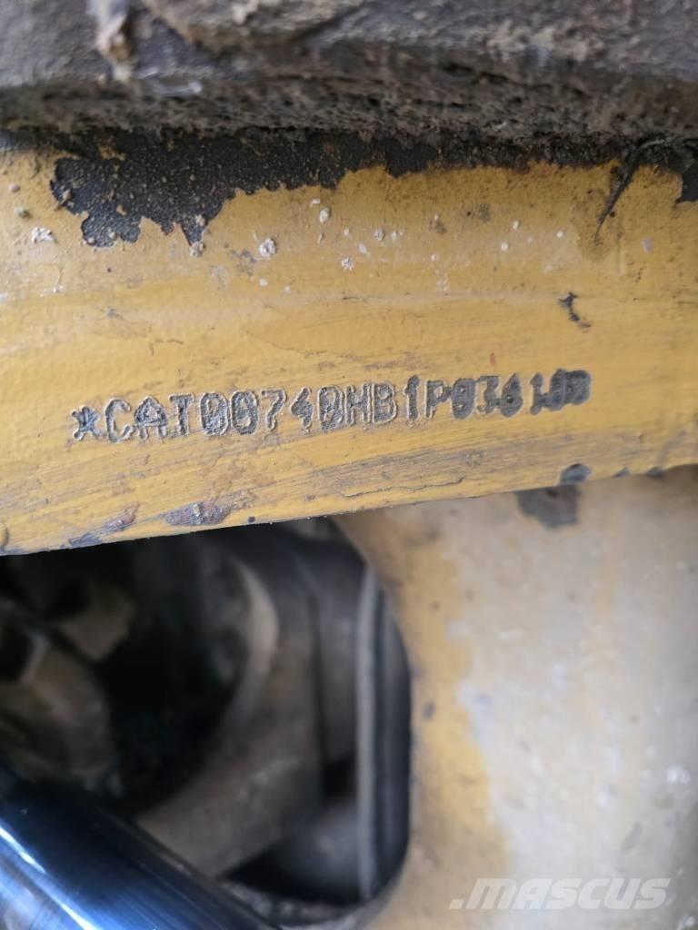 CAT 740 Belden kirma kaya kamyonu