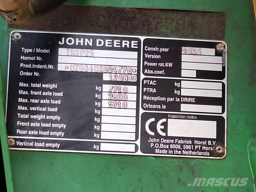 John Deere 840 Çekilir pülverizatörler