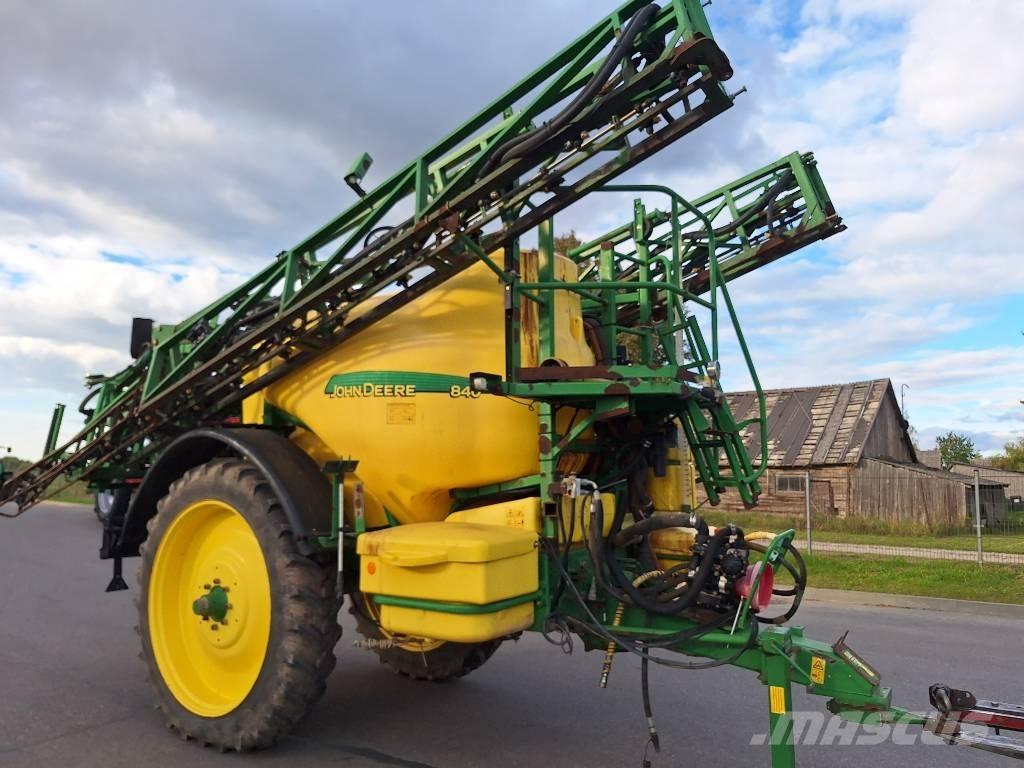 John Deere 840 Çekilir pülverizatörler