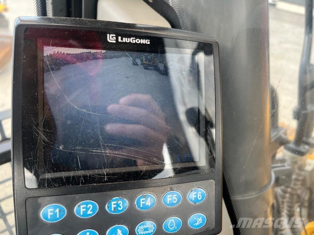 LiuGong CLG 925 E Paletli ekskavatörler