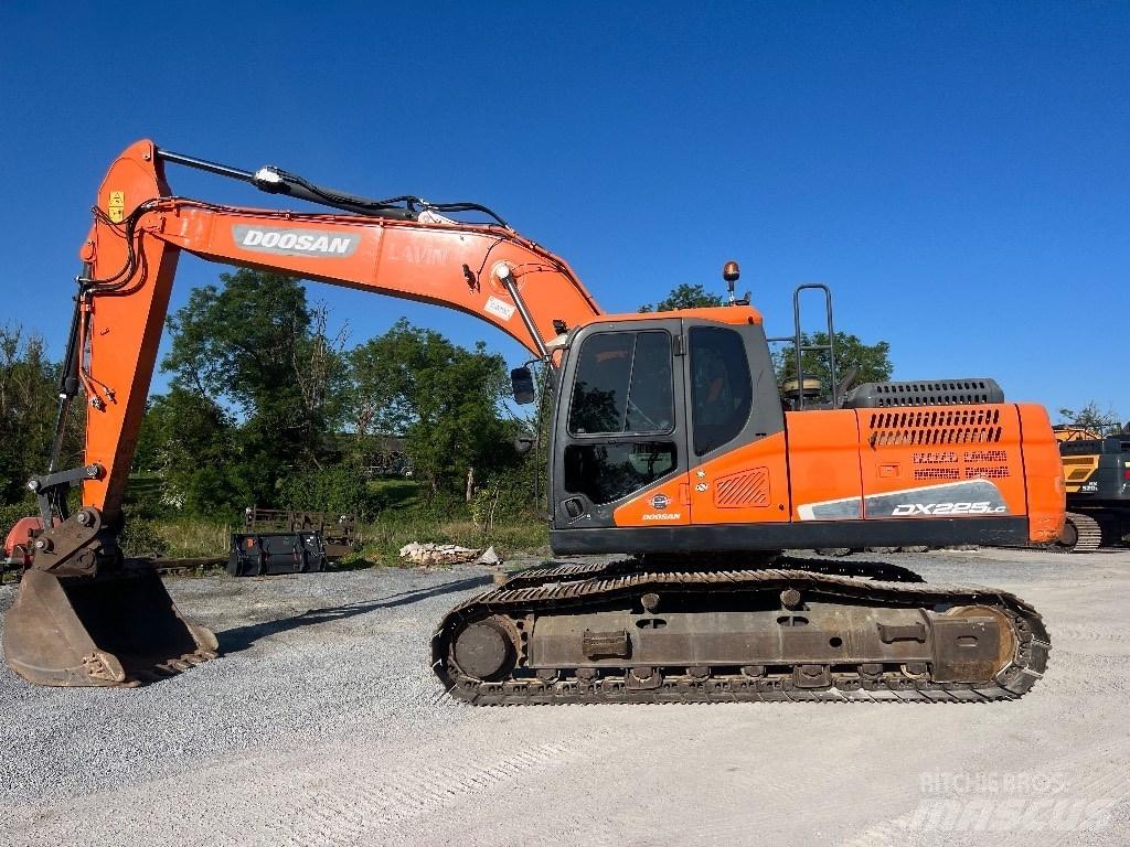 Doosan DX 225 LC-5 Paletli ekskavatörler