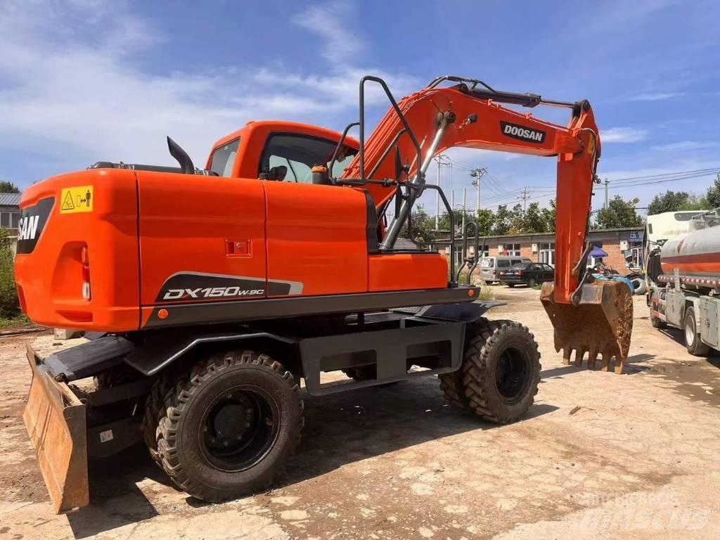 Doosan DH150W Lastik tekerli ekskavatörler