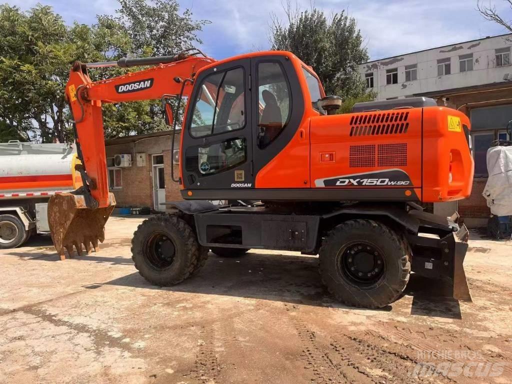 Doosan DH150W Lastik tekerli ekskavatörler
