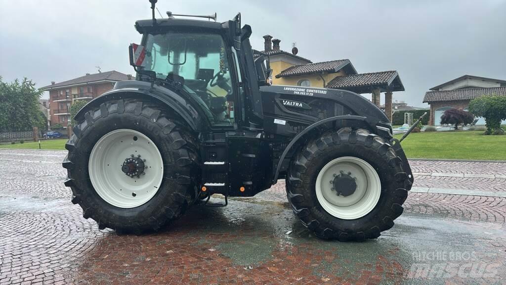 Valtra Q305 Traktörler