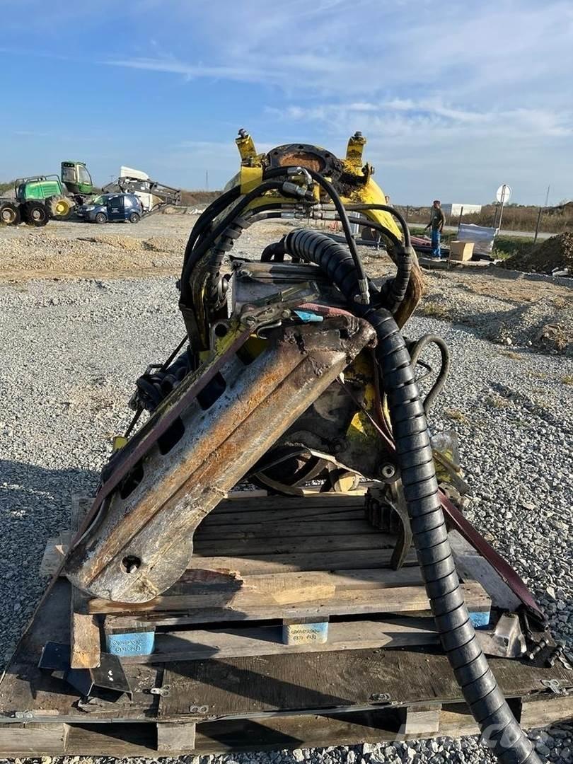 John Deere H414 Agaç kesme robotlari