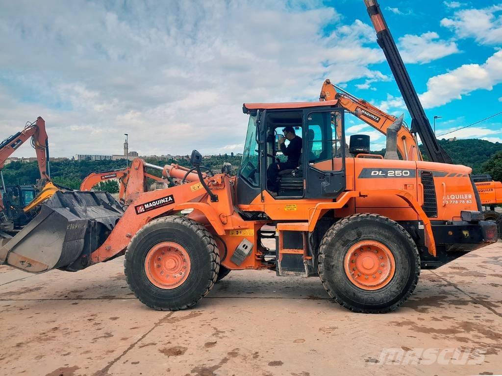 Doosan DL 250-3 Tekerlekli yükleyiciler