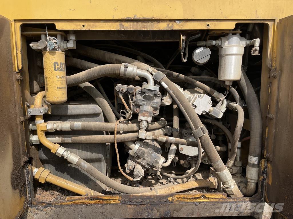 CAT AP555F Asfalt sericiler