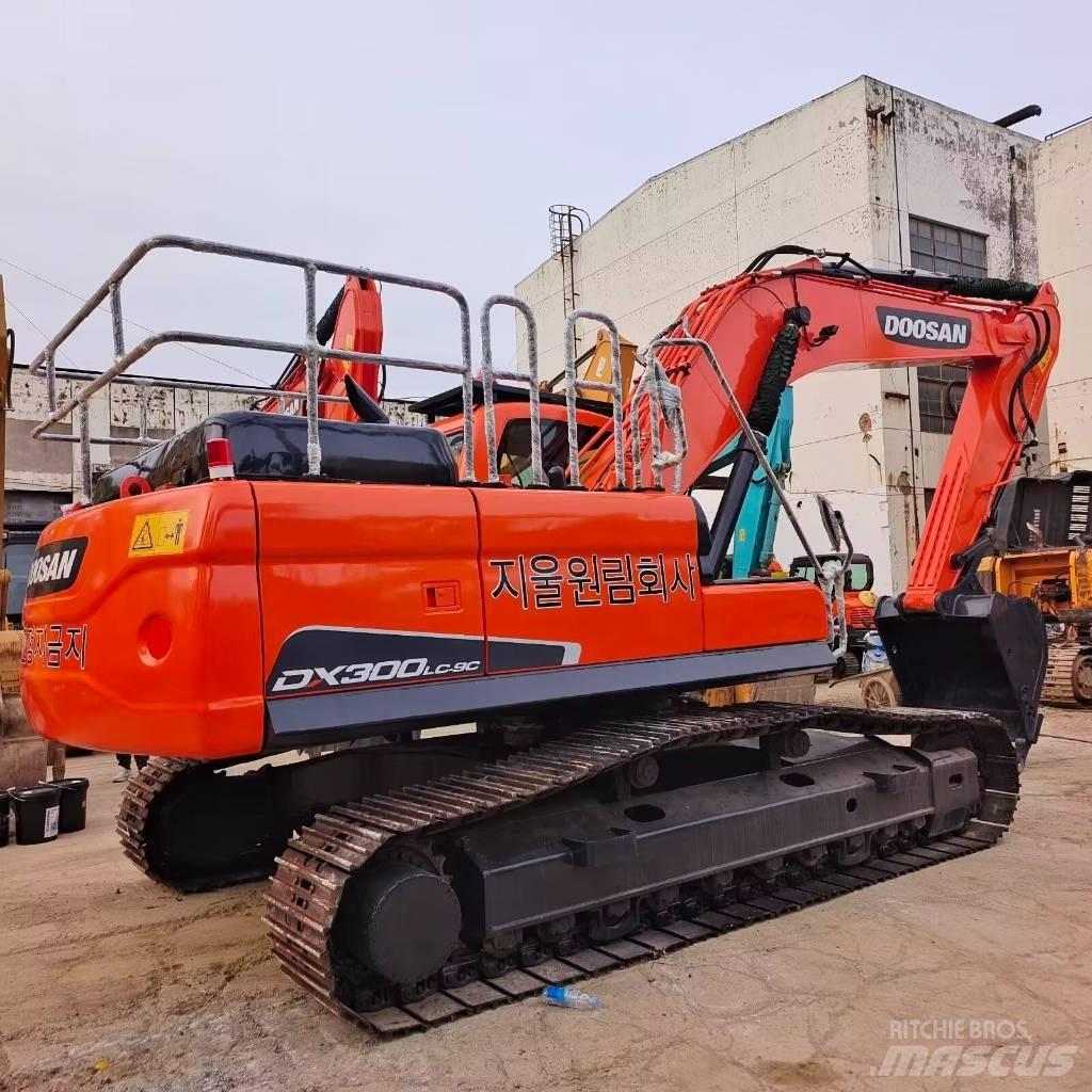 Doosan DX 300 Paletli ekskavatörler
