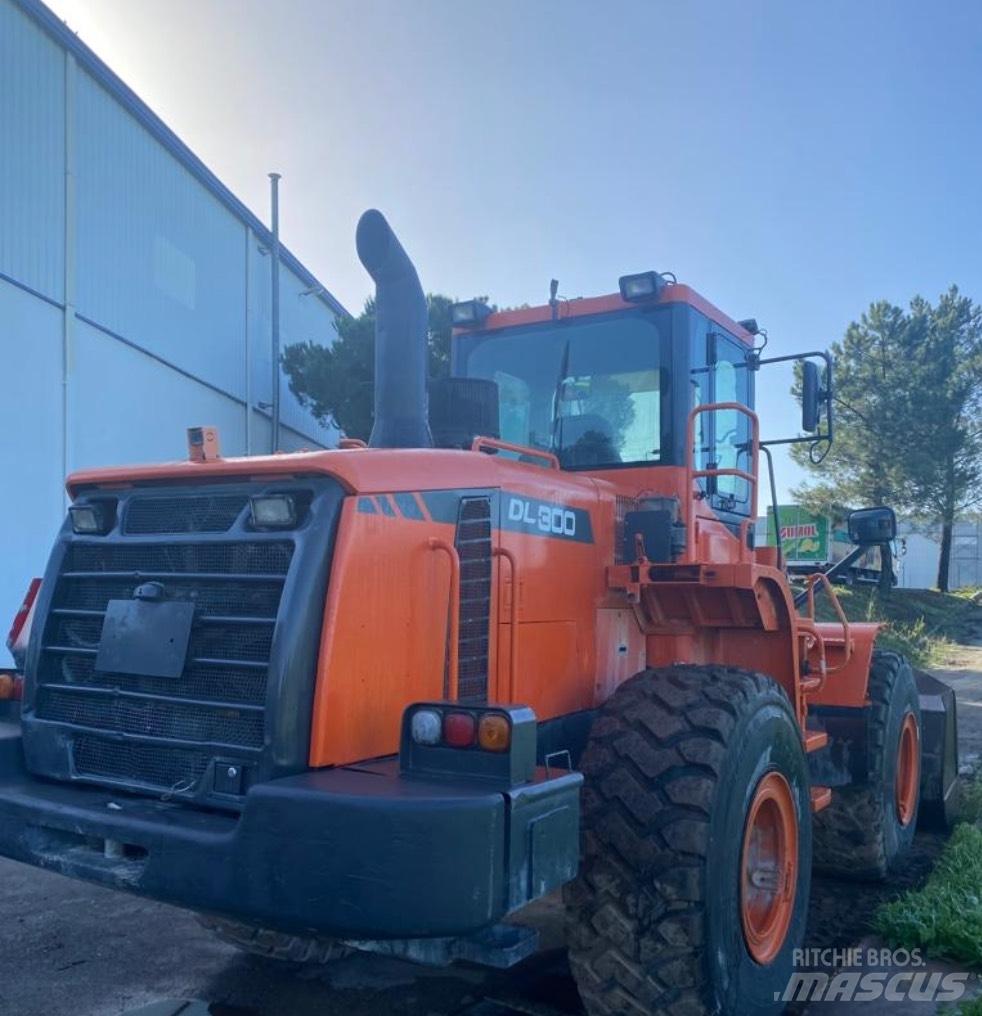 Doosan DL 300 Tekerlekli yükleyiciler