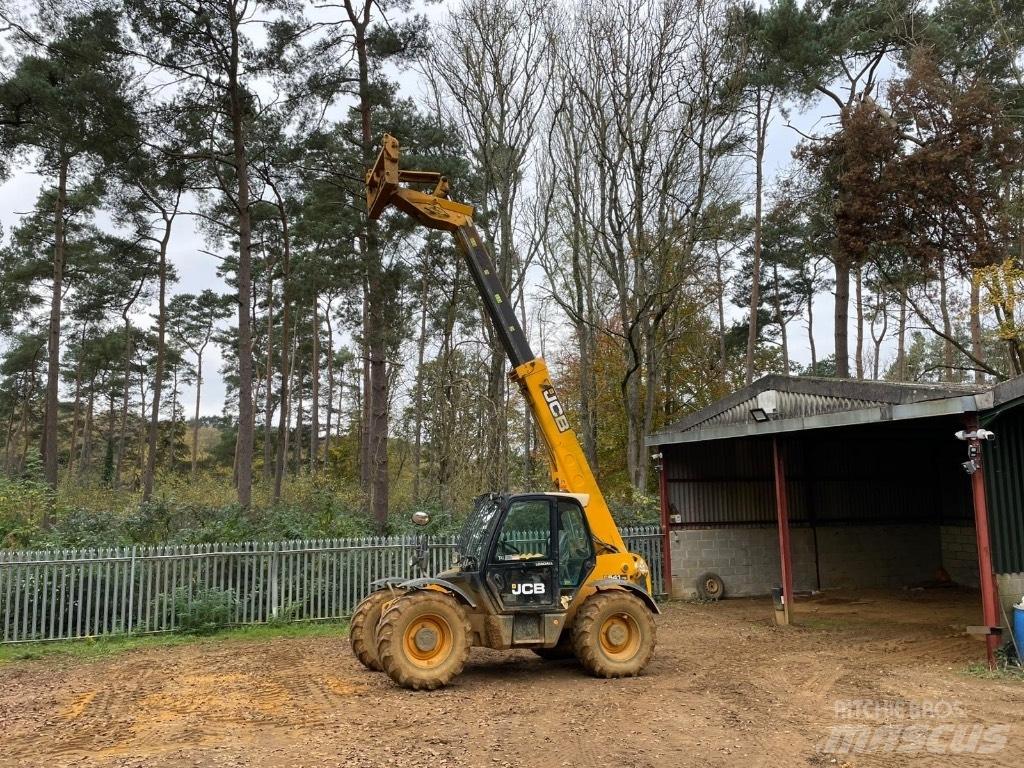 JCB 541-70 Tarimsal teleskopik yükleyiciler
