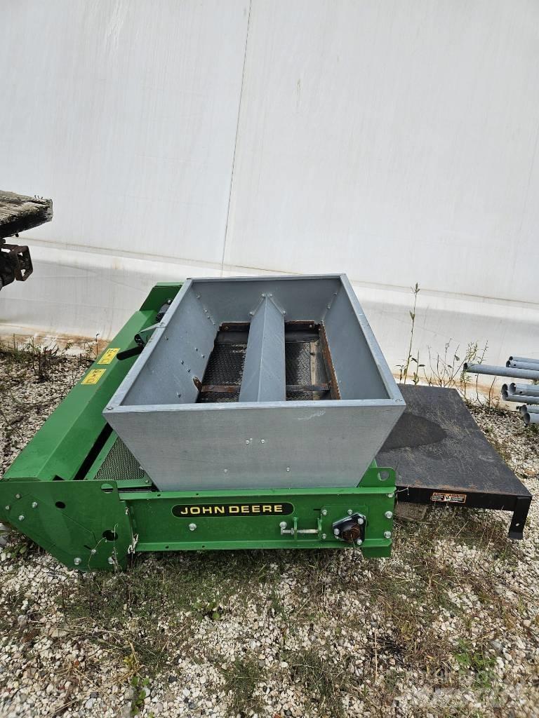 John Deere TD 100 Katı gübre serpme makineleri