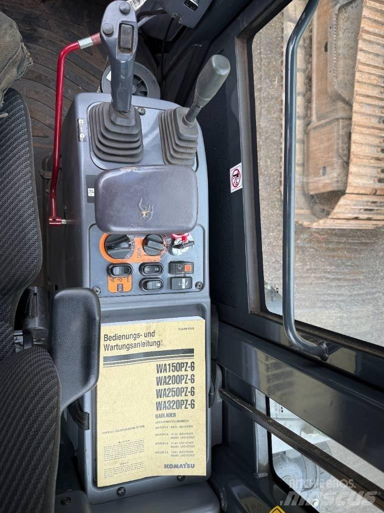 Komatsu WA 200 PZ-6 Tekerlekli yükleyiciler